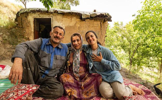 Un viaje anterior de Ana Zamorano en el que ella está con una familia de Irán.