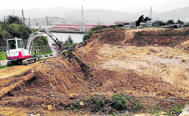 Los vecinos denuncian que las excavadoras «han destruido una terraza cuaternaria» existente en la zona./