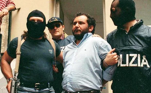 Traslado de Giovanni Brusca a una prisión de máxima seguridad, el 23 de mayo de 1996./EFE