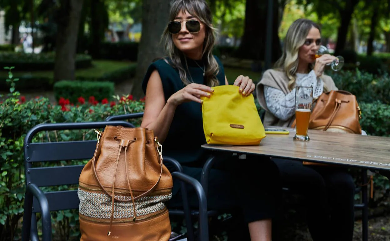 grandes en Bizkaia: Una vizcaína diseña el bolso que se agota en horas | El Correo