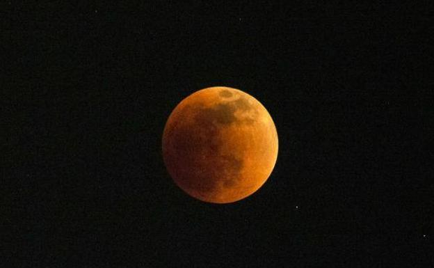 Operación posible Cementerio Glorioso Así ha sido el eclipse lunar de esta madrugada y seis respuestas para  entenderlo | El Correo