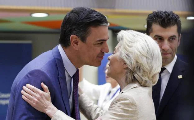 Pedro Sánchez and Ursula von der Leyen, this Tuesday in Brussels. 