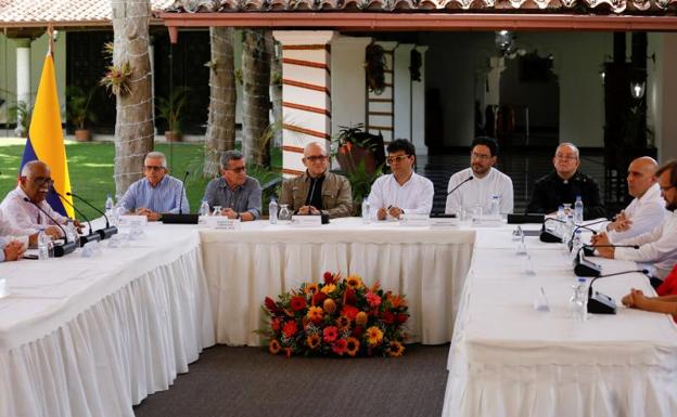 Members of the Colombian Government and the ELN, this Tuesday in Caracas. 