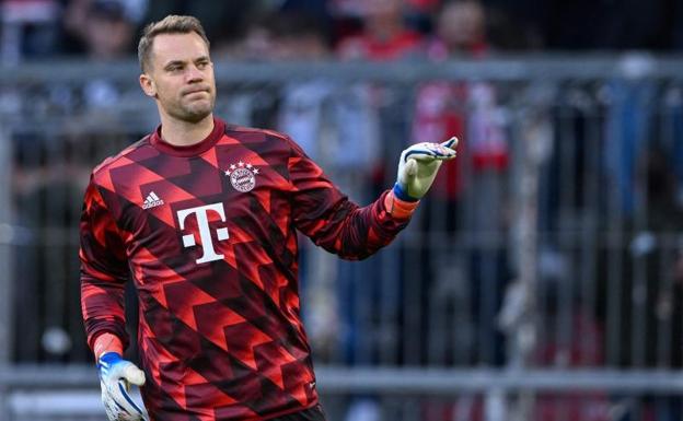 The German goalkeeper, Manuel Neuer, during a warm-up with Bayern Munich.