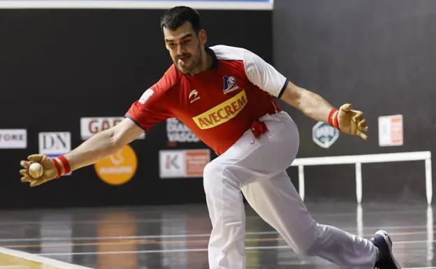 Ezkurdia finished 14 goals, one with the initial play, in the Irún fronton. 