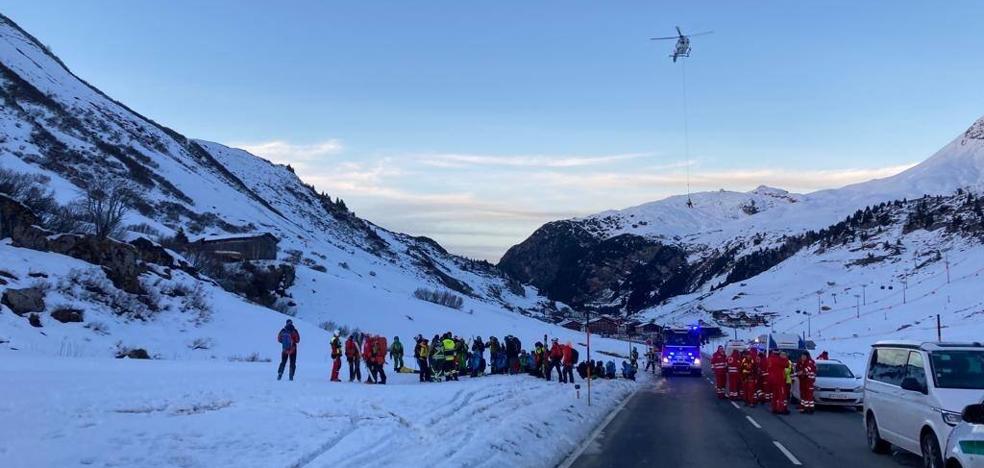 Eight of the ten missing in an avalanche on a ski slope in Austria found alive