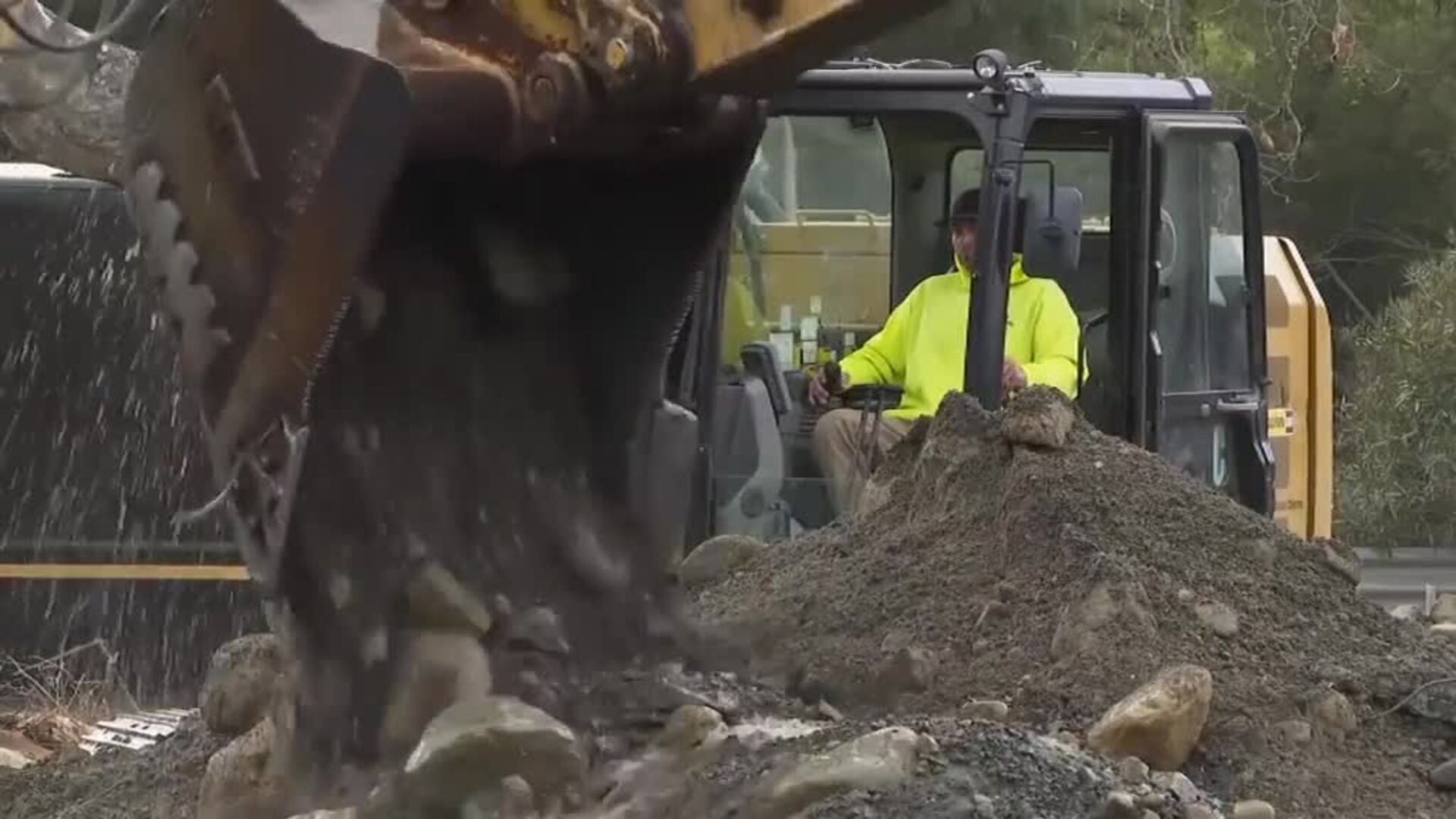 The storm in California gives a truce and the operators work against the clock