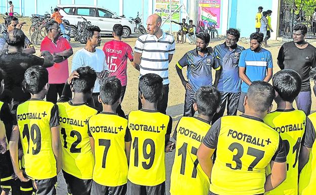 Toquero, at the Football+ academy in Chenai, where the person with whom he will develop his project in India is. 